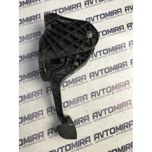 Педаль зчеплення  VW Passat B6 2005-2010 1K0721796